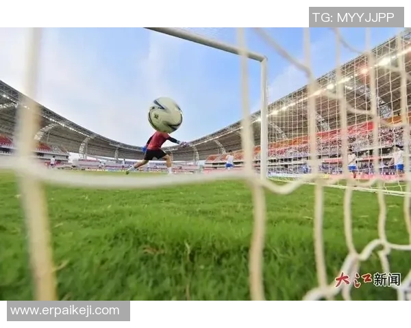 足球明星门将与中国朋友的友谊故事与足球梦想的共同追求