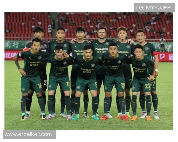 武汉足球队以60分领跑奥运会积分榜展现强大实力和团队合作精神